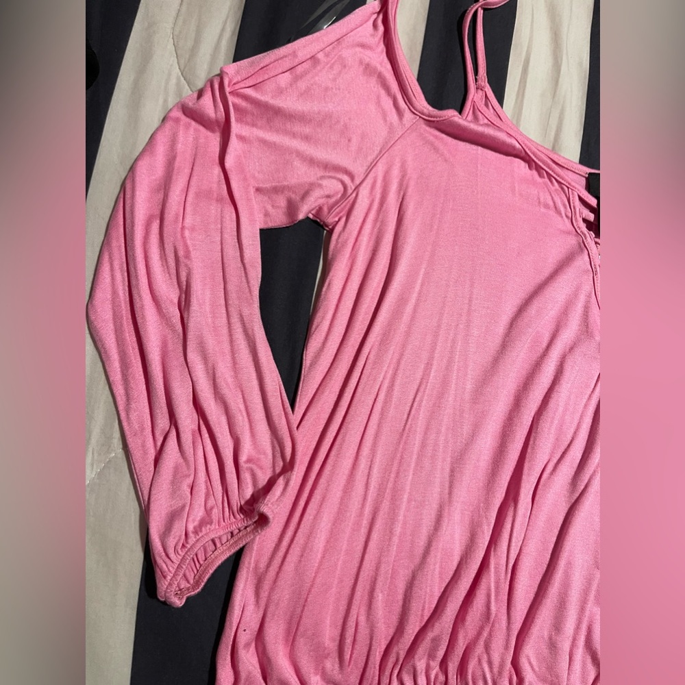 Cold Shoulder top - Picture 3 of 7